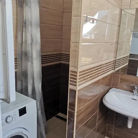 Piroska Apartman Apartament
